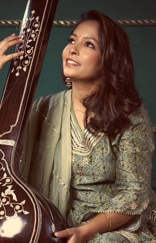 Cover image for Eindeloos India Festival