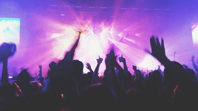 Cover image for A tribute to Adele - Someone like her