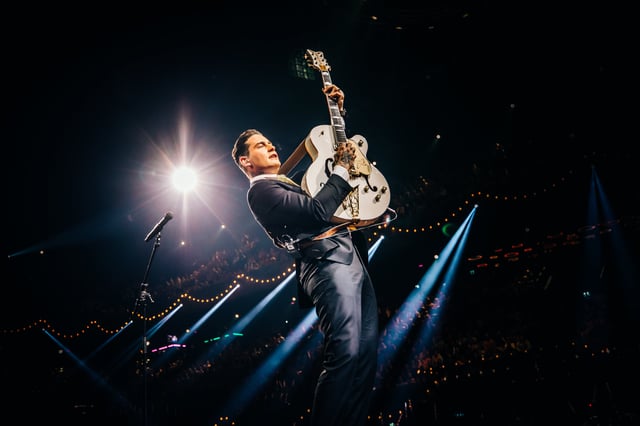 Cover image for Douwe Bob & Orkest Koninklijke Luchtmacht